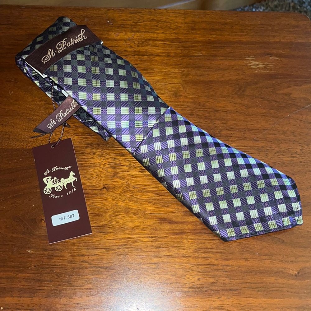 St. Patrick tie with pocket square